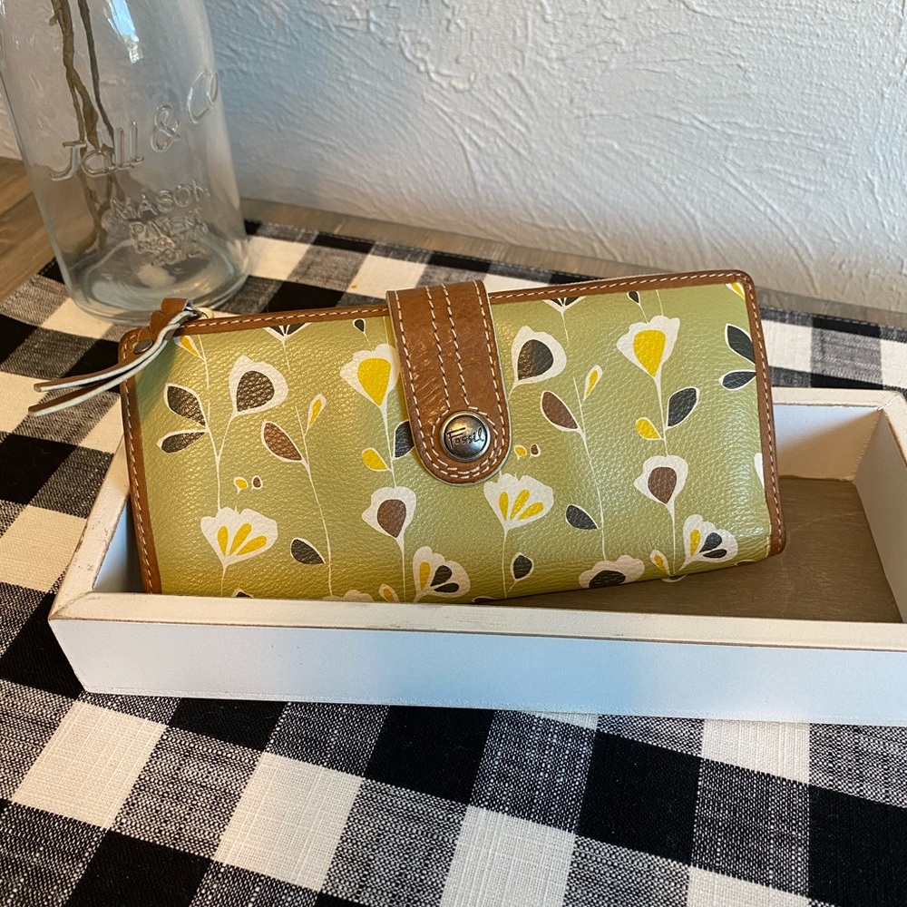 Fossil Floral What Vintage Are You Snap Wallet